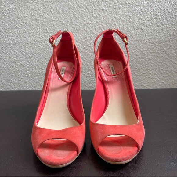 100% Authentic Miu Miu Coral Ankle Strap w Gold Heel Size 6.5 - Picture 3 of 12